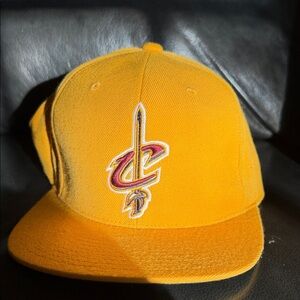 Mitchell & ness  Cap with Embroidered Logo
